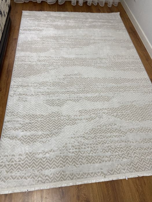 Новый ковер белый