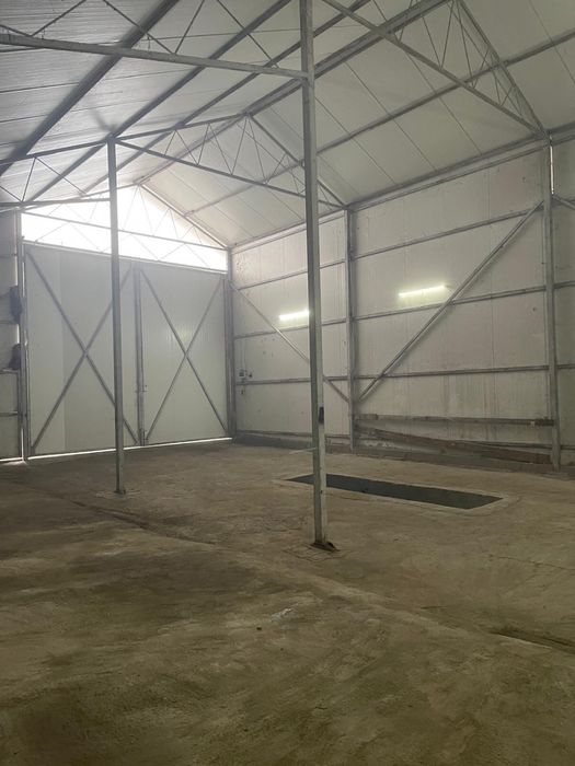 Hala metalica cu panou sandwich