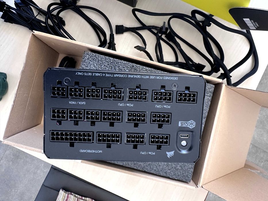 Захранване Corsair HX1200i, 1200 Watt, 80 PLUS Platinum, съвместимо с ATX 3.1 & - PCIe 5.1