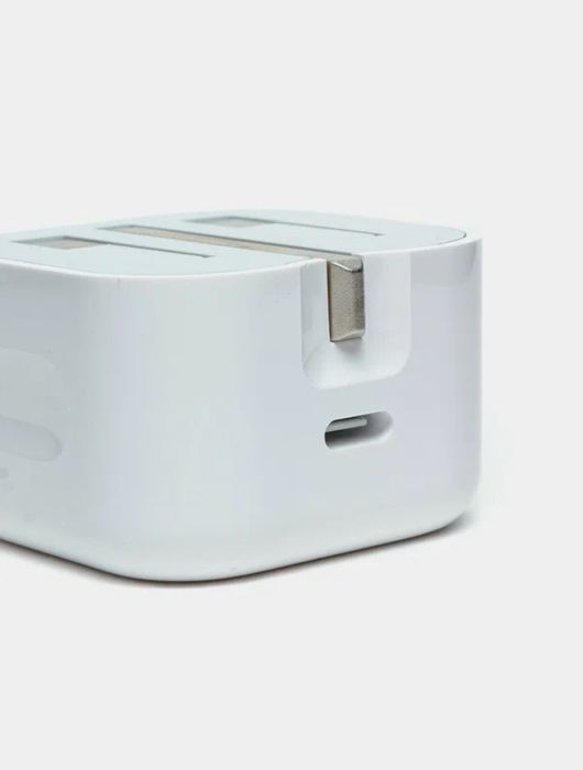 iPhone ucun original zaryad qurilmasi yetkazib berish bor