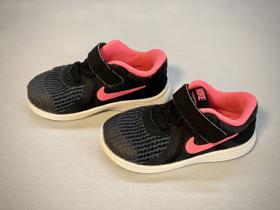 Adidasi NIKE, marime 23 !!