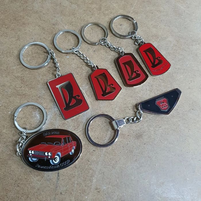 Брелоки в виде эмблем продам