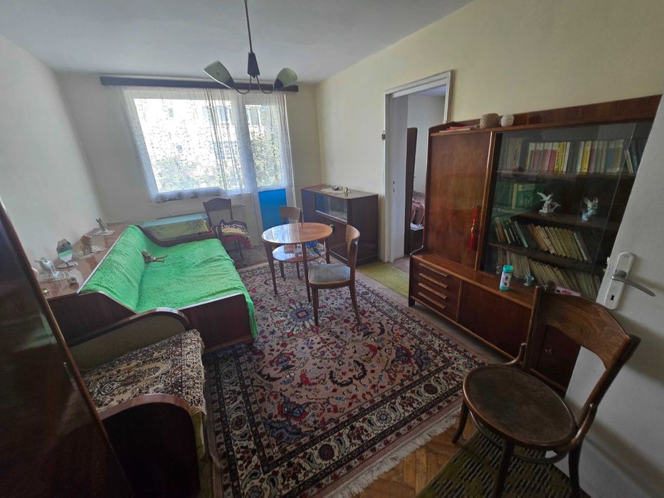Apartament 2 camere, etaj 2, strada Brânduşei, Tg. Jiu, 69000 euro (negociabil)