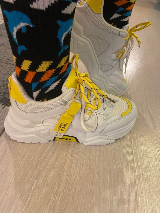 Чисто нови обувки / маратонки Tendenz, 38 номер