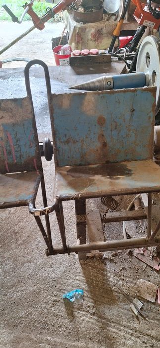 Masa circular si con despicare lemn.