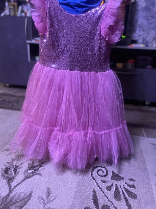 Продам платья на девочку