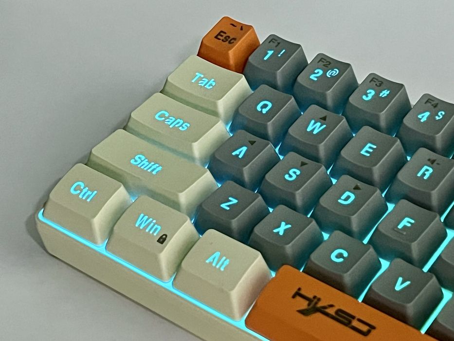 Игровая мини клавиатура HXSJ V200 RGB 68 клавиш