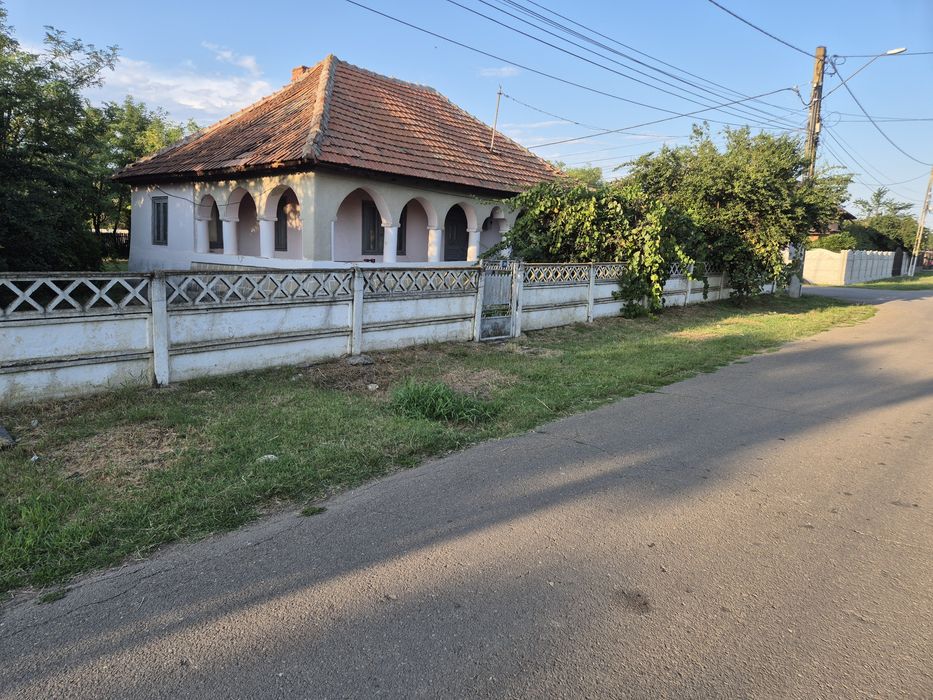 Vand casă  bătrâneasca