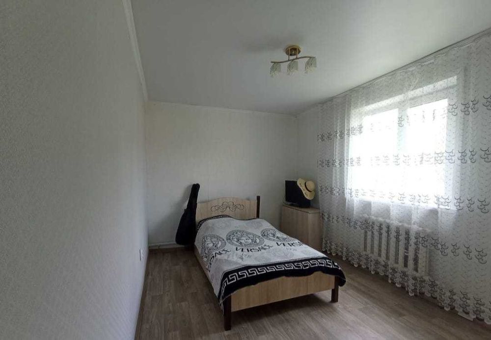 Продаётся дом с участком в 2 км от города.