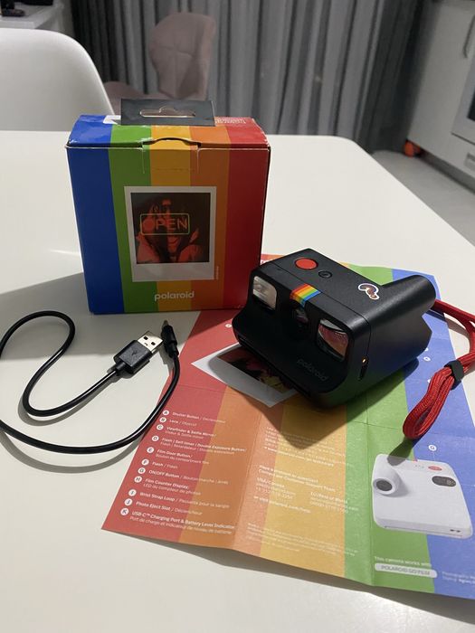 Cameră instant Polaroid Go + cutie + cablu USB