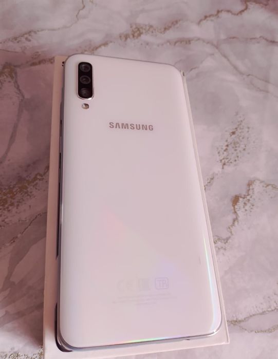 Продам Samsung A50  6/128gb