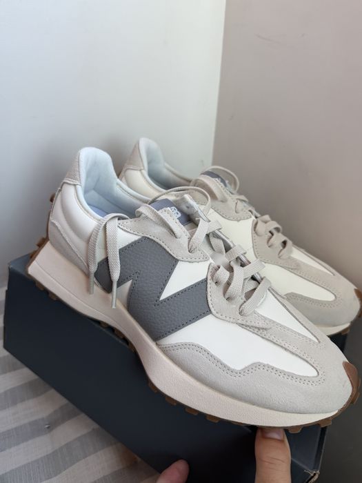 New Balance 327 alb cu logo N gri piele 100% marimea 43 noi originali