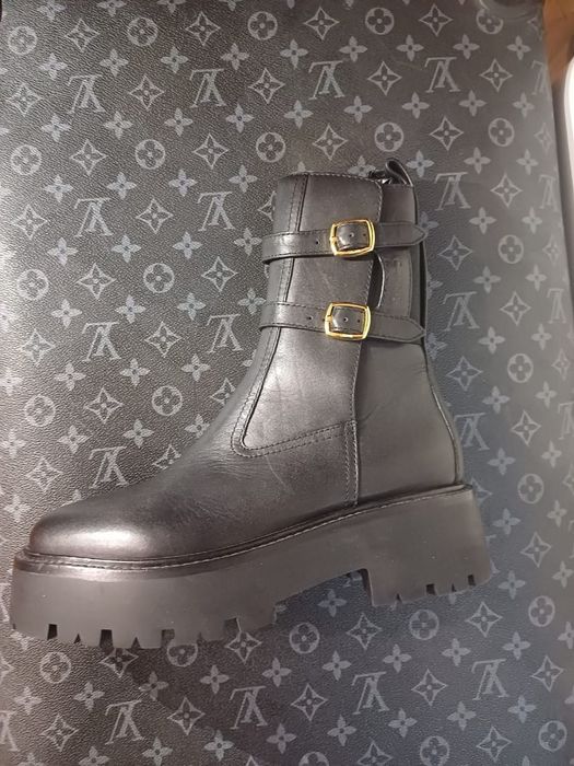 Женская сапоги,новые!