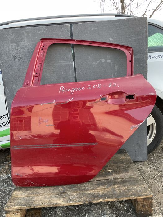 Задна лява врата за Peugeot 208 Пежо 208  2016-2019г
