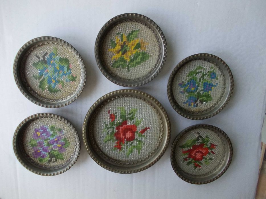 6 farfurii vechi din metal cu goblen