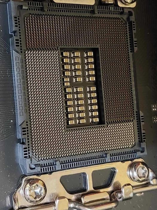 Intel Core i7 13700KF + Gigabyte Z790 Aorus Elite AX Wi-Fi DDR5