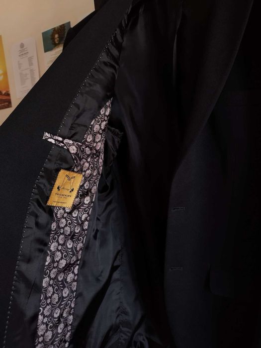 Луксозни и официални сака на TEODOR