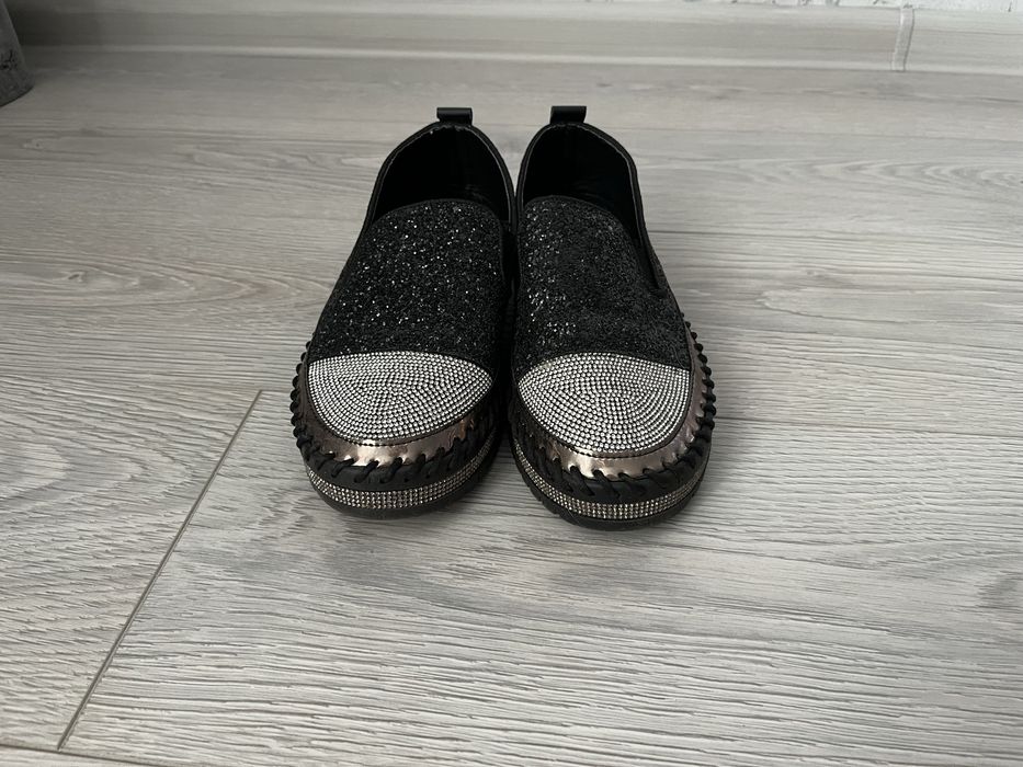 Женская обувь.