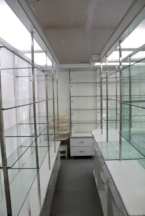 Витрина  Dorixona Аптека Дори