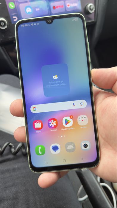 Телефона е на два месеца в много добро състояние