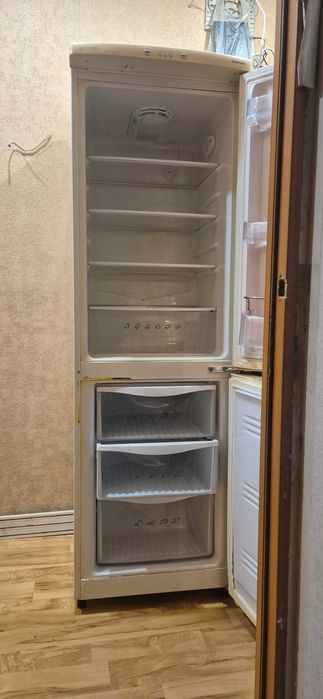 Холодильник Samsung