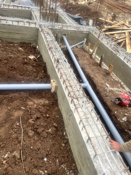 Echipa de meseriasi in constructii