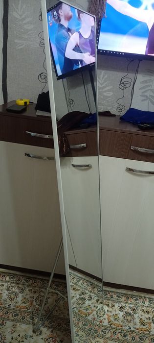 Кровать стол комод