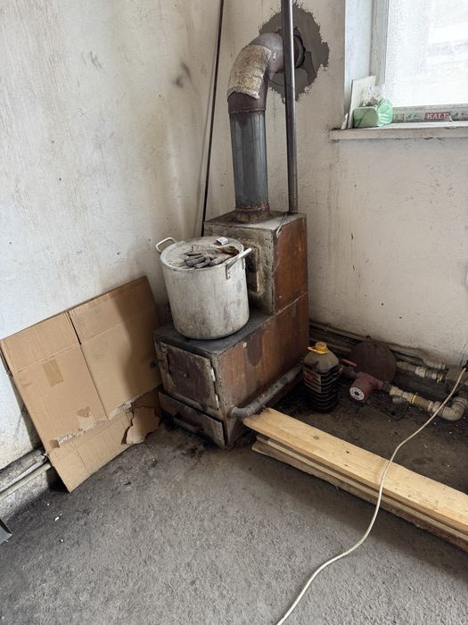 Продам печку газ уголь на 300 кв