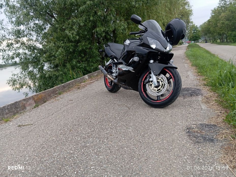 Vând Honda CBR f4i