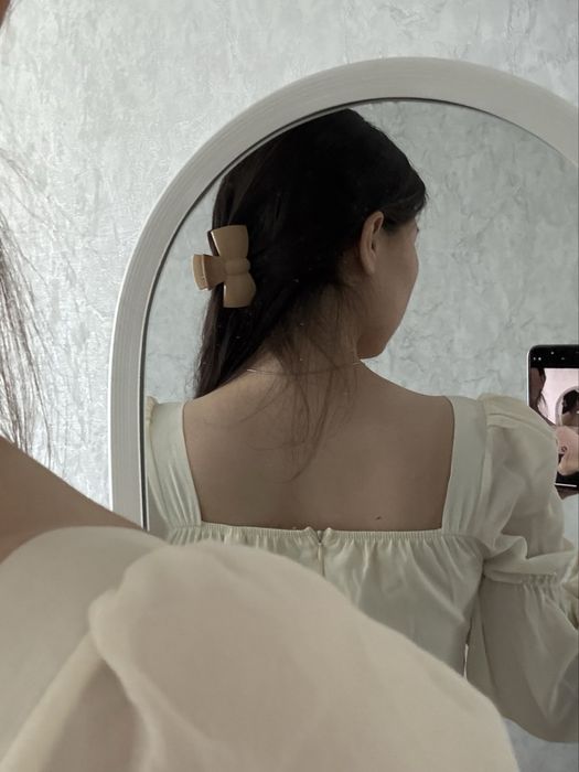 Нежное молочное платье