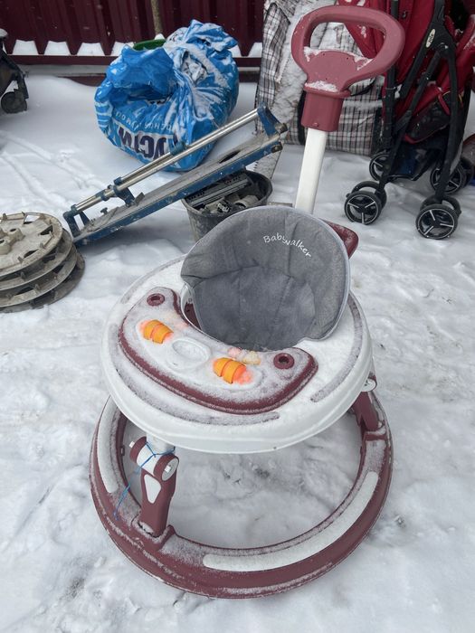 Детский стульчик для кормления и ходунок