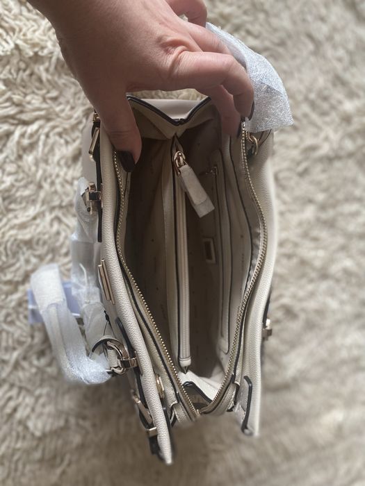 Дамска чанта Guess