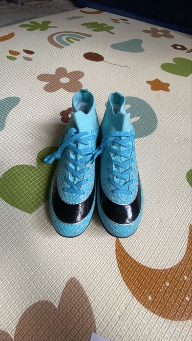 Шиповки , сороконожки, бутсы