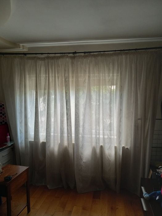 Perdea 3,50 m cu 2 țevi negre .stare buna