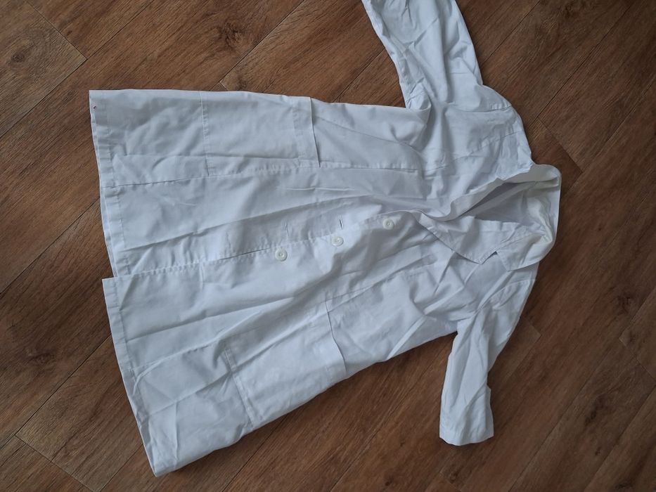 Медицинские халаты и куртка