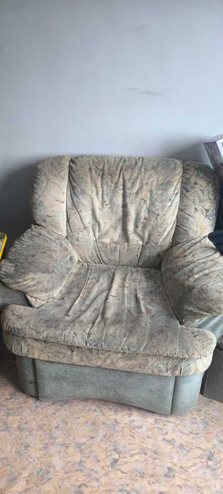 Мягкий уголок: диван + 2 кресла.