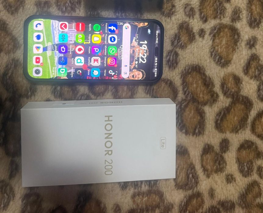 Vând Honor 200 Lite
