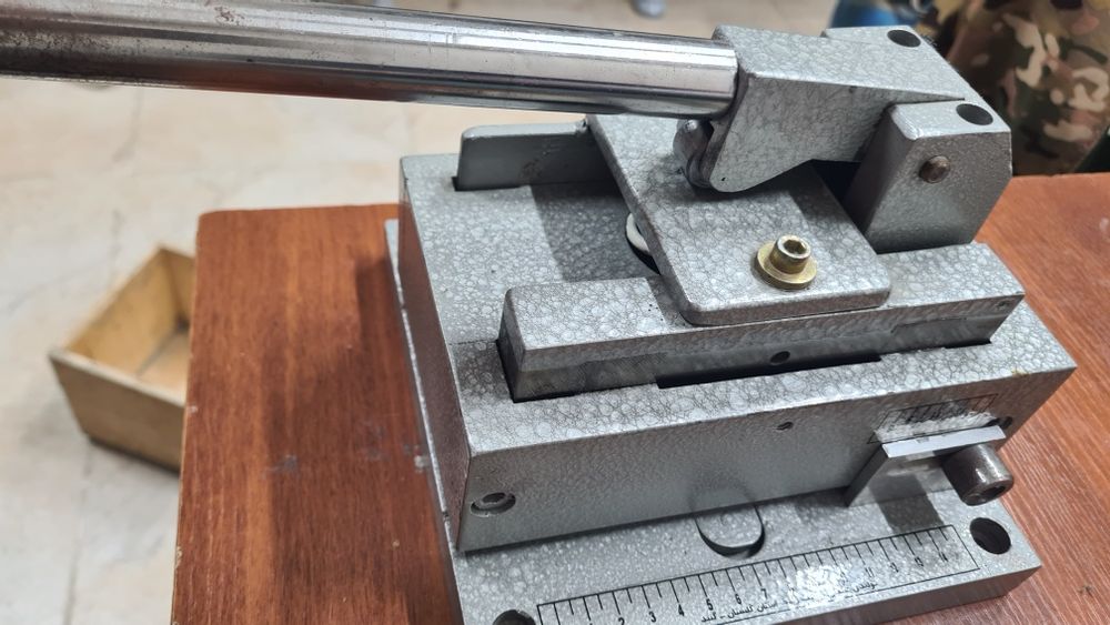 Жалюзи ткани и аппарат для резки