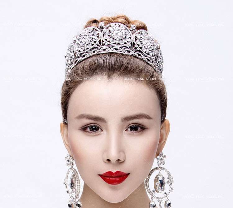 Красивая диадема корона