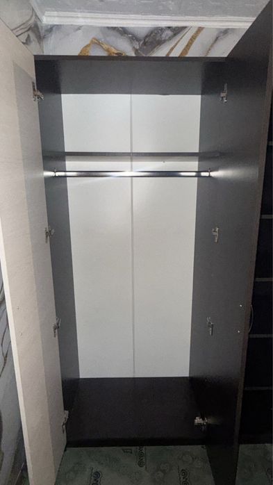 Продам Шкаф торг есть