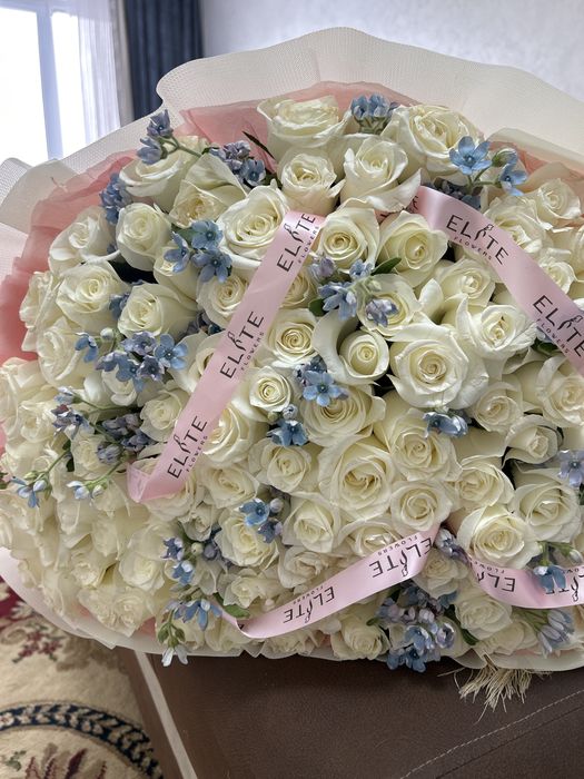 Красивые белые розы композиция от Elite flowers