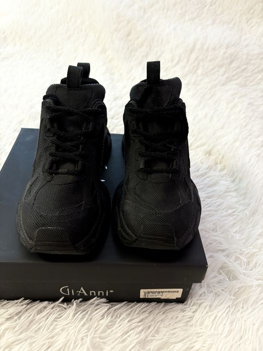 Balenciaga лъскавия модел