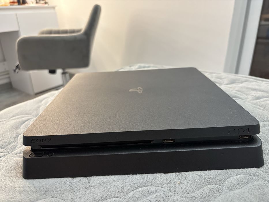 PS 4 slim+ 1 controller+4 jocuri | Pachet complet.