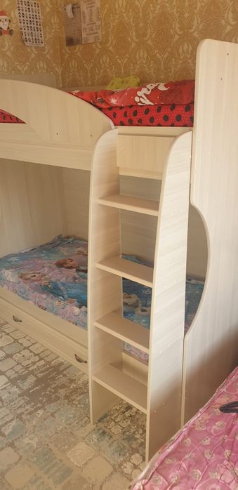 Двухярусная детская кровать