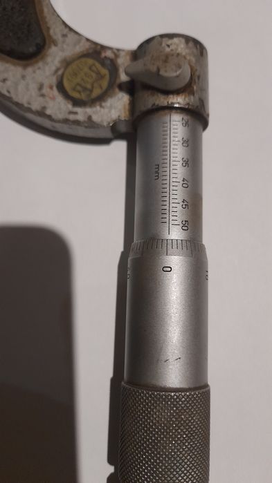 Ръчна дрелка и зеги