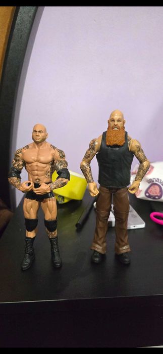 Продавам кеч фигурки