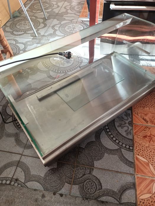 Vitrina calda la super pret.