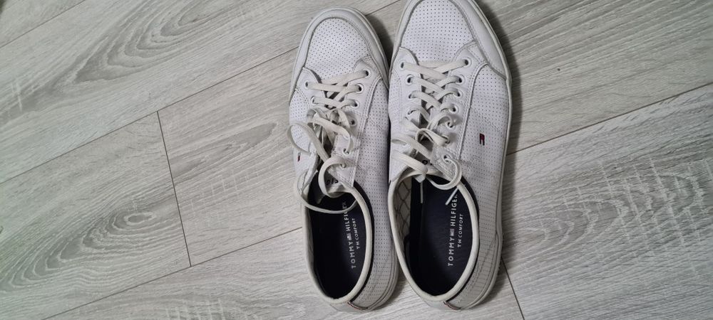 Vând adidași Tommy Halfiger, originali, mărimea 44