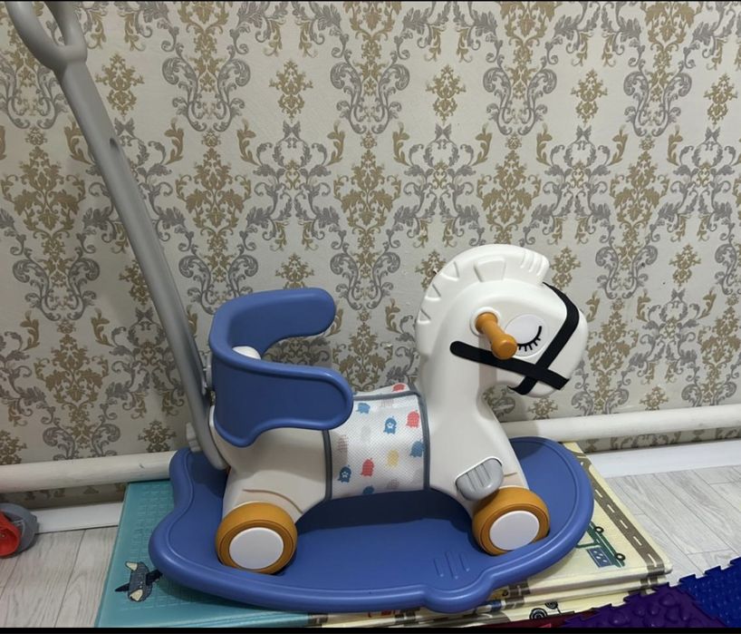 Детская лошадка-качалка