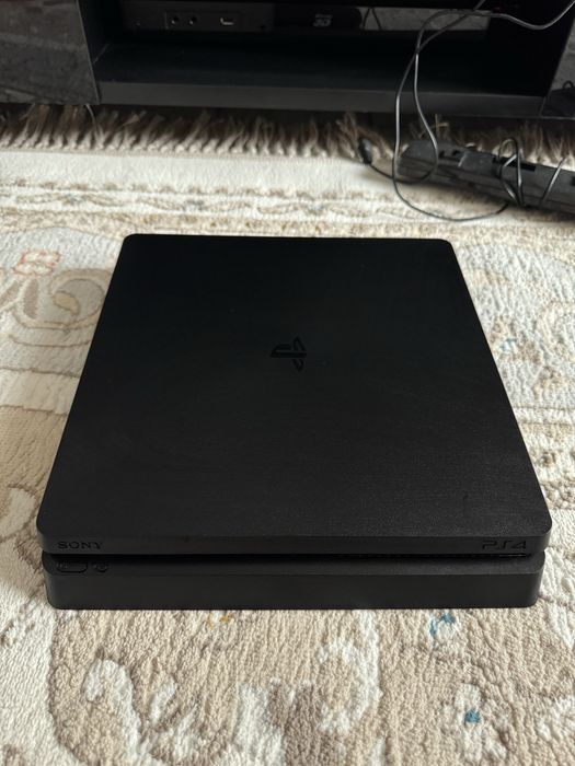 Play station 4 Slim